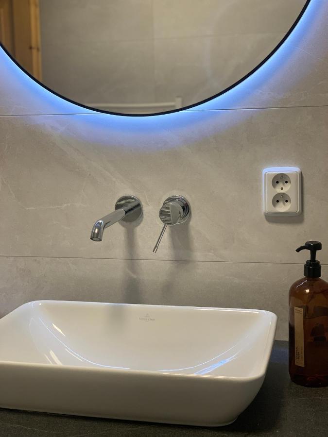 Lipno Beach Side - Riviera Apartment リプノ・ナト・ヴルタヴォウ エクステリア 写真